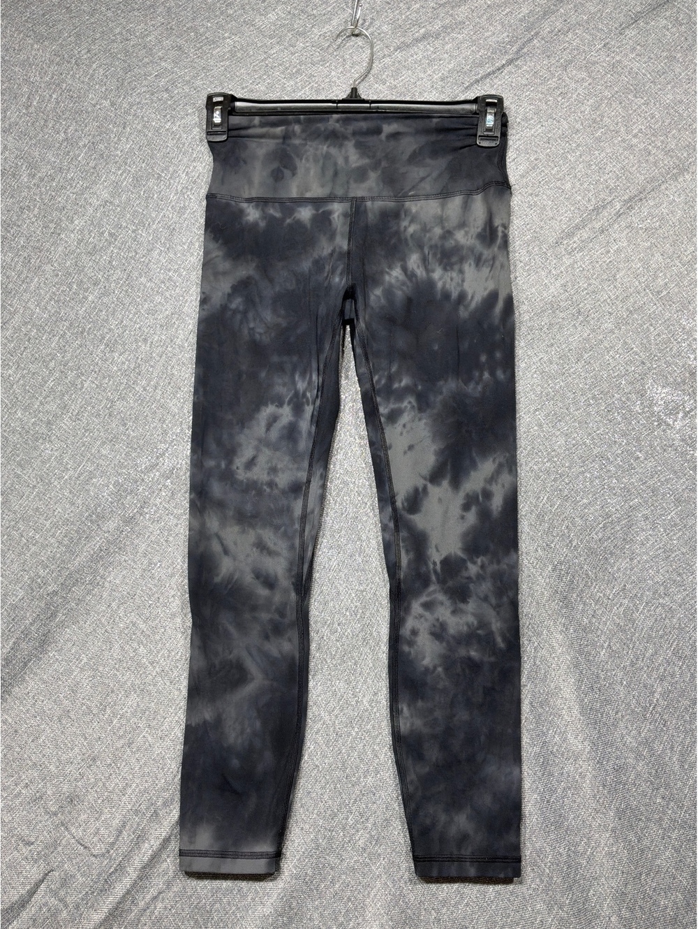 J80 Women's Black and Gray Tie-Dye Leggings